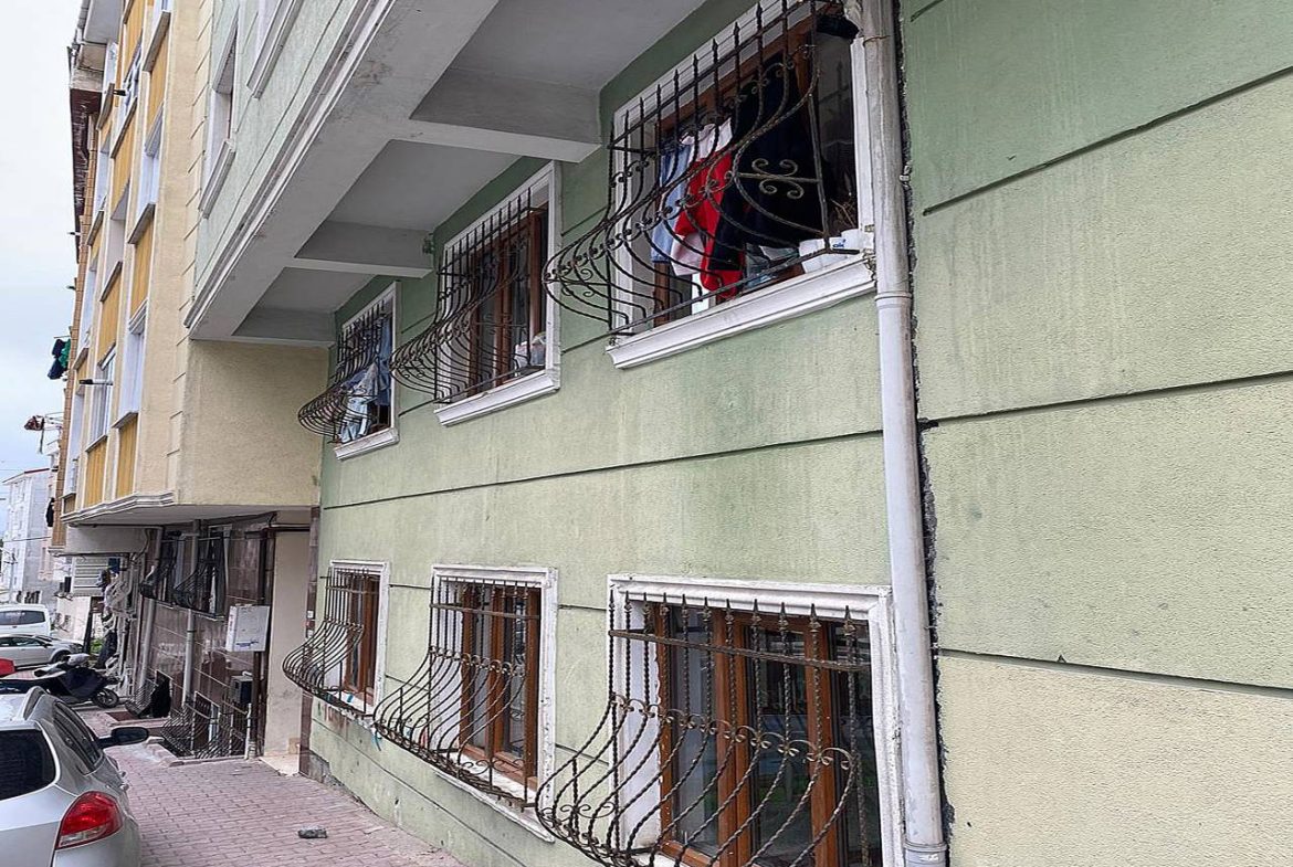 2+1 Apartment in Istanbul (ground floor) (1)